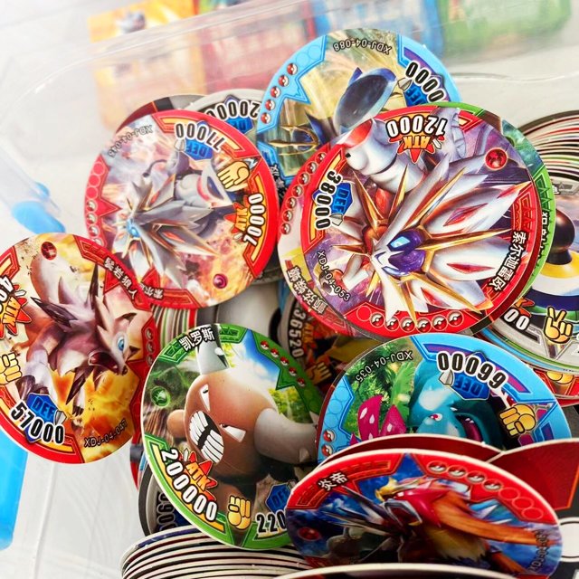 Colección de Pokemon 3D, gran tamaño, colorido, pequeño tamaño, tarjeta redonda, batalla para niños, juego de animación competitivo, juguete de regalo Fivean unisex