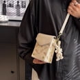 thumbnail image 4 of Bolso pequeño estampado para mujer, de piel sintética, tipo bandolera con cadena, color blanco cremoso, 4 of 5