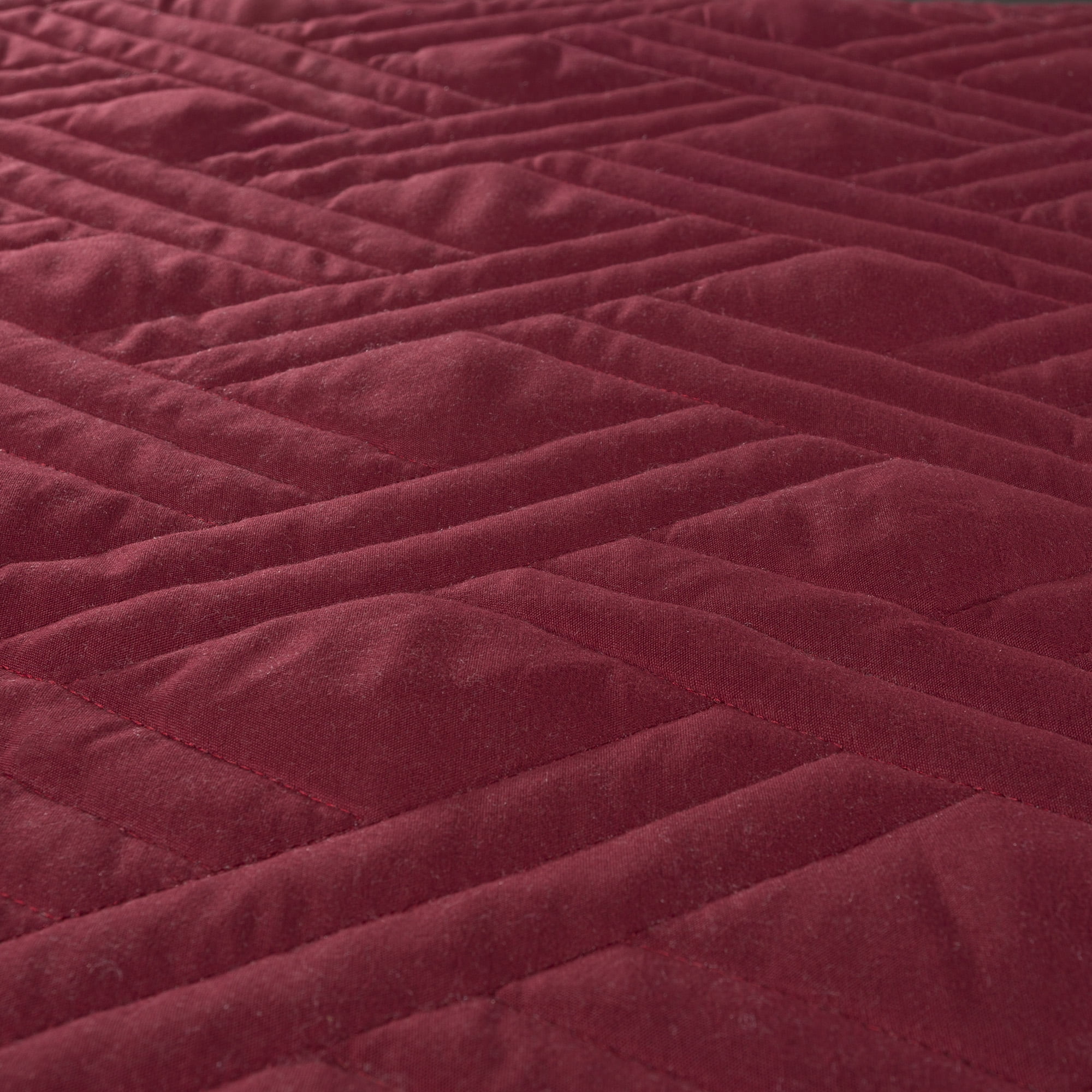 Somerset Home Solid Color Bed Quilt, King, Burgundy