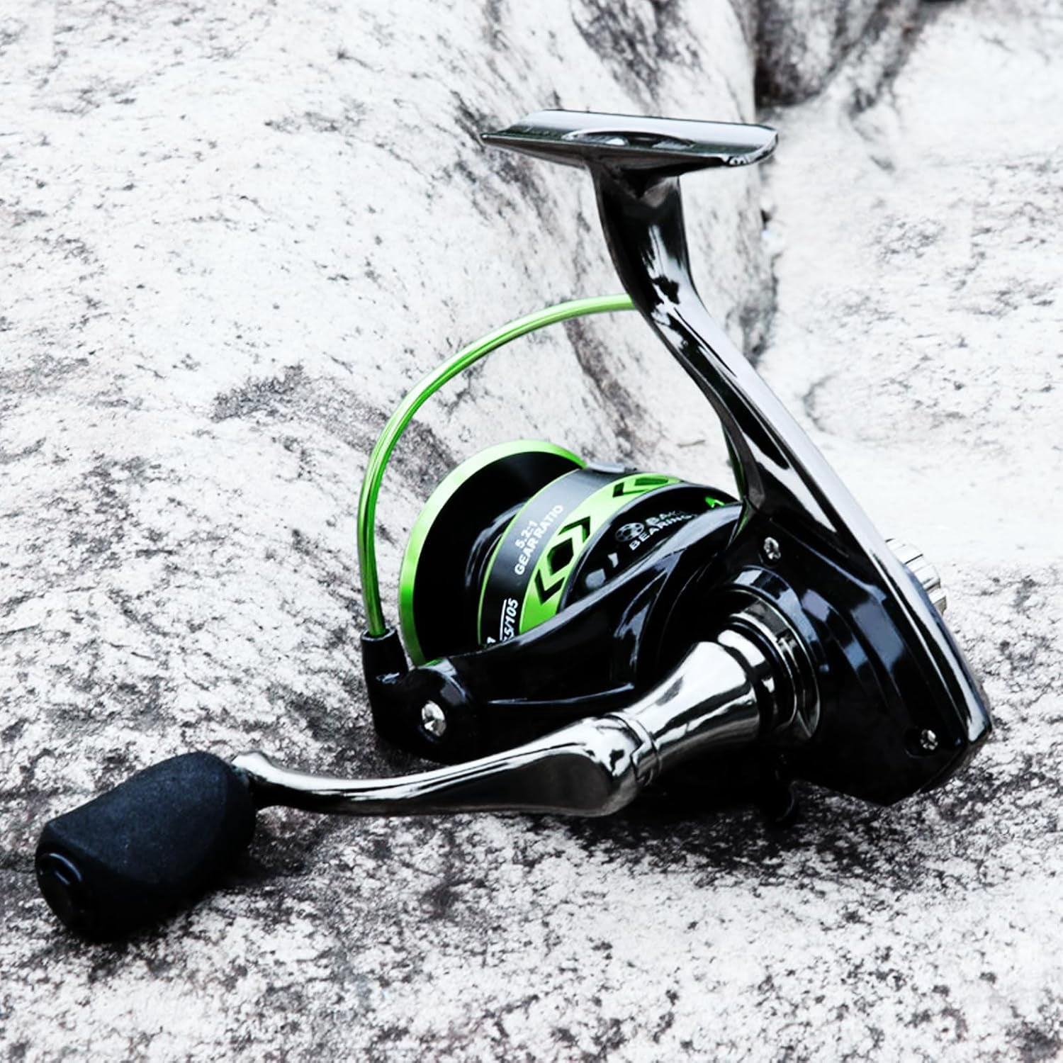 Green Spinning Fishing Reels, 2000 3000 4000 5000 Ultra Light Smooth Powerful Spinning Reel Carbon Frame and Rotor Fishing Tools for Freshwater and Saltwater