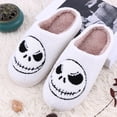 thumbnail image 1 of Zapatillas de felpa con diseño de esqueleto de Halloween con puntera cerrada cómodas para hombres y mujeres, 1 of 9