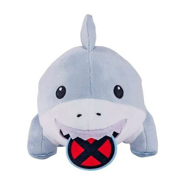 jeff the land shark plush, 7.8" cute shark plushies toy for boys girls soft stuffed animal pillow doll gifts for fans kids vista frontal de peluche Jeff The Land Shark de 7.8" en gris y blanco, cuerpo redondeado de felpa corta, ojos negros bordados, pequeña aleta dorsal y aletas laterales, boca abierta con dientes suaves y una insignia circular roja y negra en la boca; suele usarse como juguete para abrazar o figura de colección.