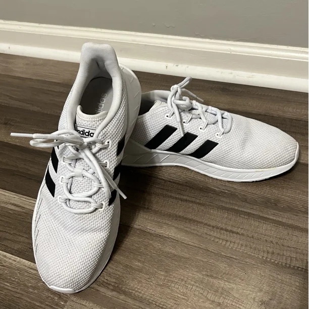 Ad-id-as Men’s Shoes 11.5 White Black Questar Flow Running Athletic Sneaker 28Y001
