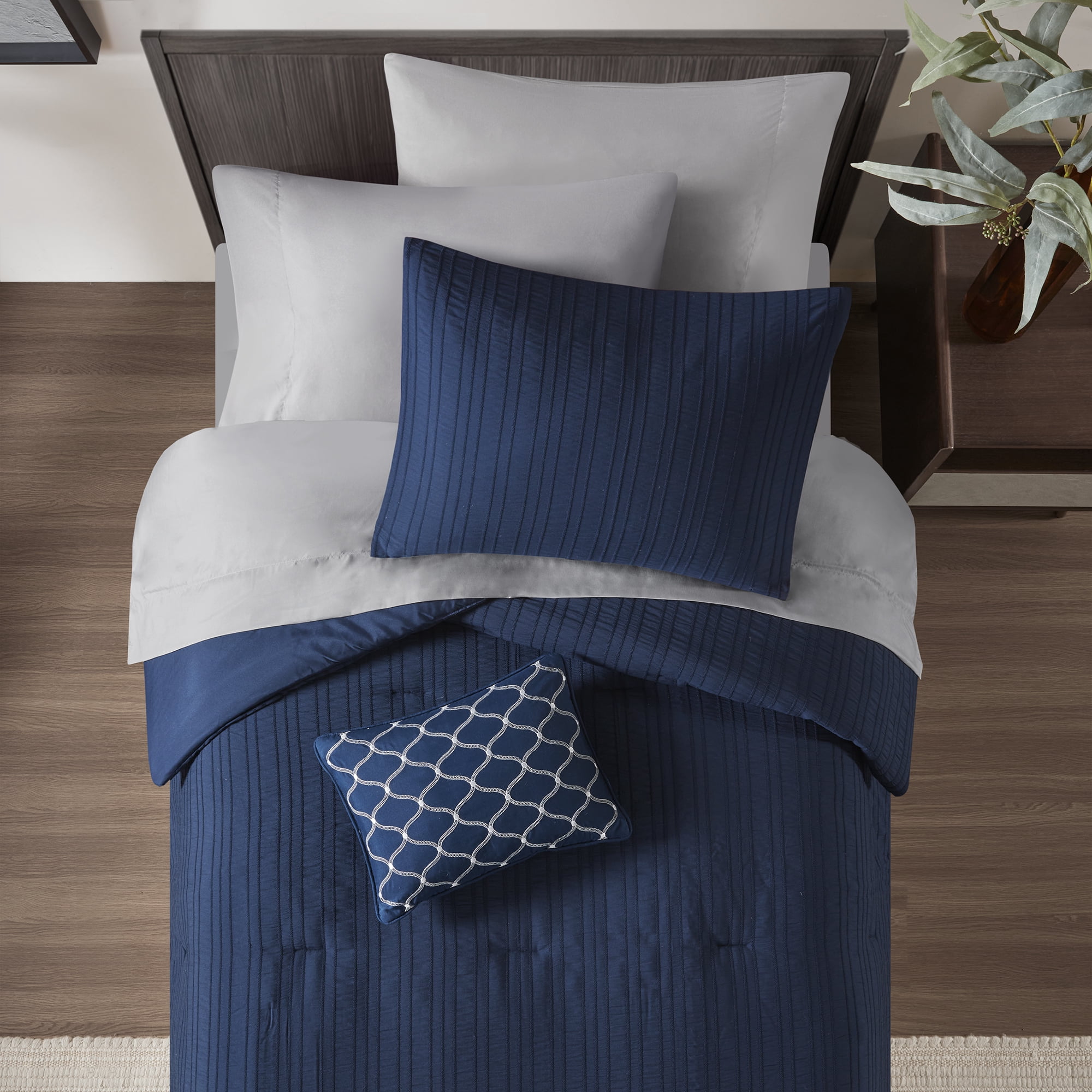 Mainstays All in One Reversible Comforter and Sheet set- 8 Piece, Twin, Navy Seersucker