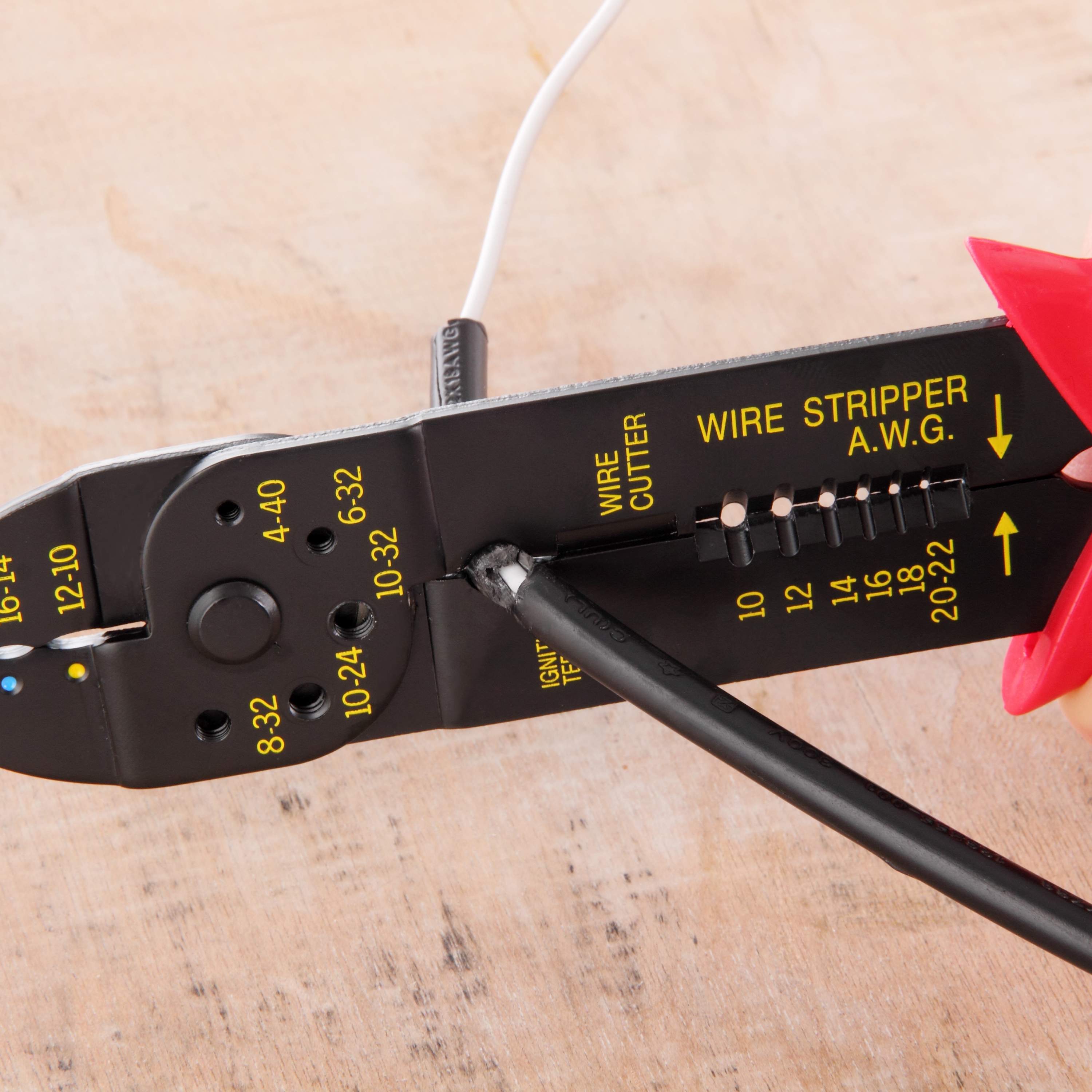 Set de 99 piezas para reparación eléctrica Hyper Tough con estuche de almacenamiento TD2163TA, condición nuevo 8
