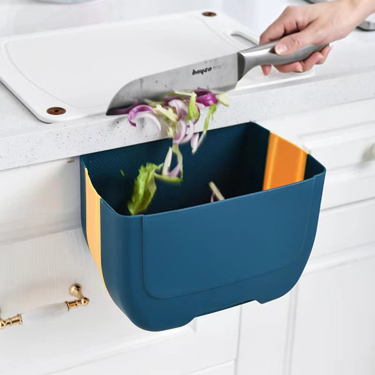 Door-mounted Folding Trash Can Car Creative Plastic Paper Basket Household  Kitchen Door Hanging Trash Can Kitchen Accessories