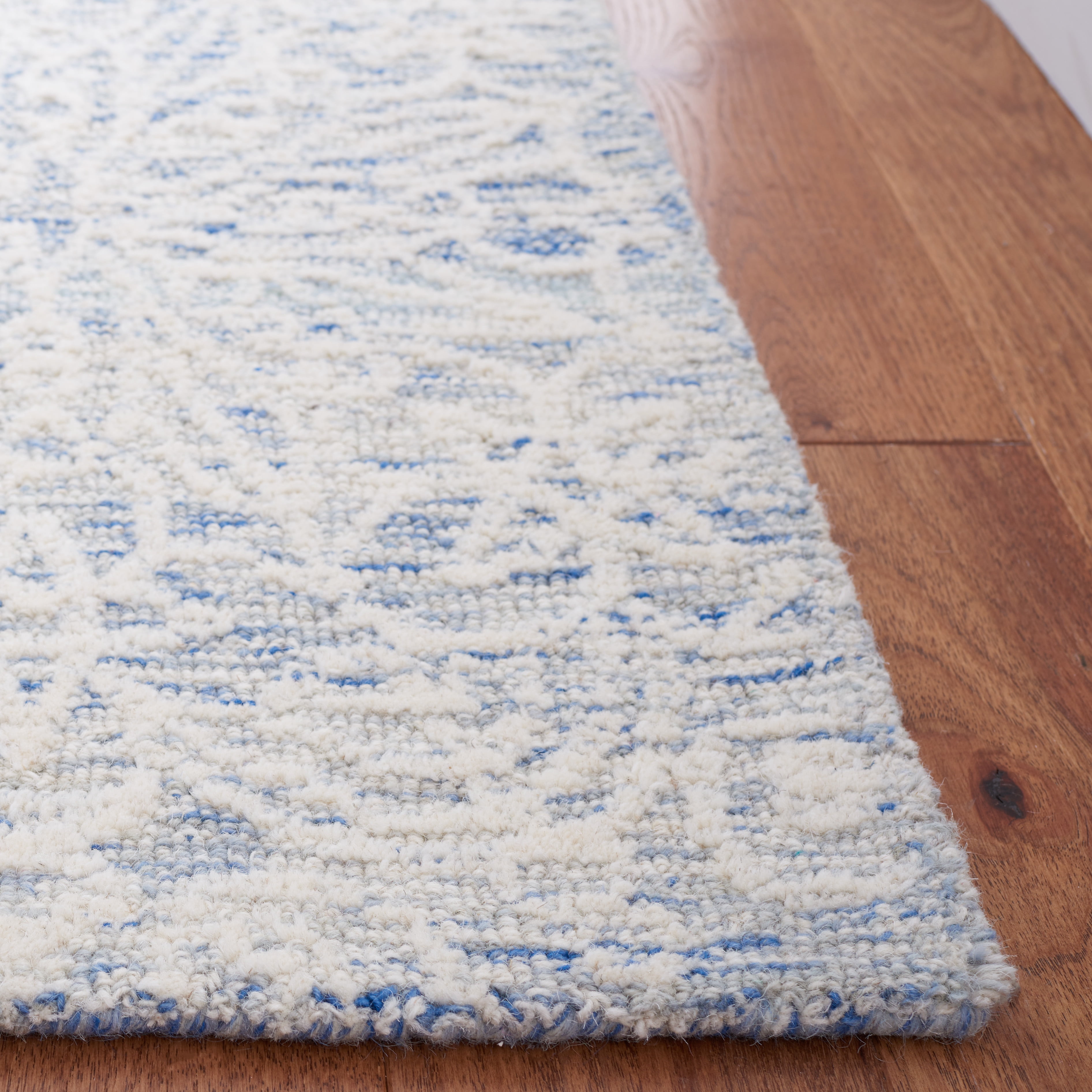 SAFAVIEH Metro Corine Floral Area Rug, Blue/Ivory, 6' x 6' Square