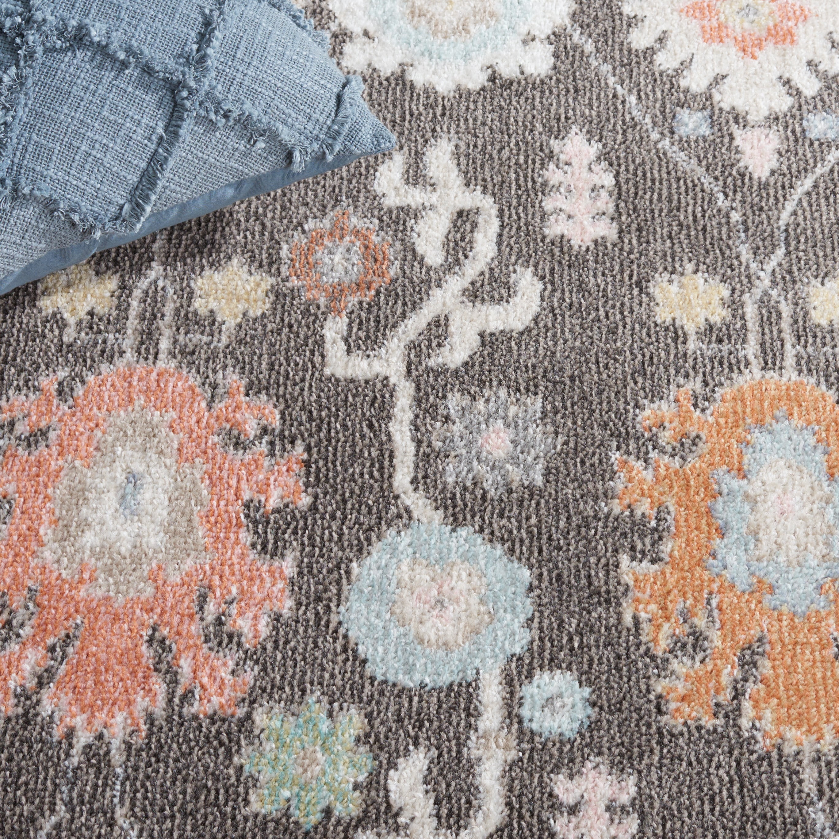 SAFAVIEH Phoenix Joseph Floral Area Rug, Dark Gray/Ivory Blue, 4'5" x 6'5"