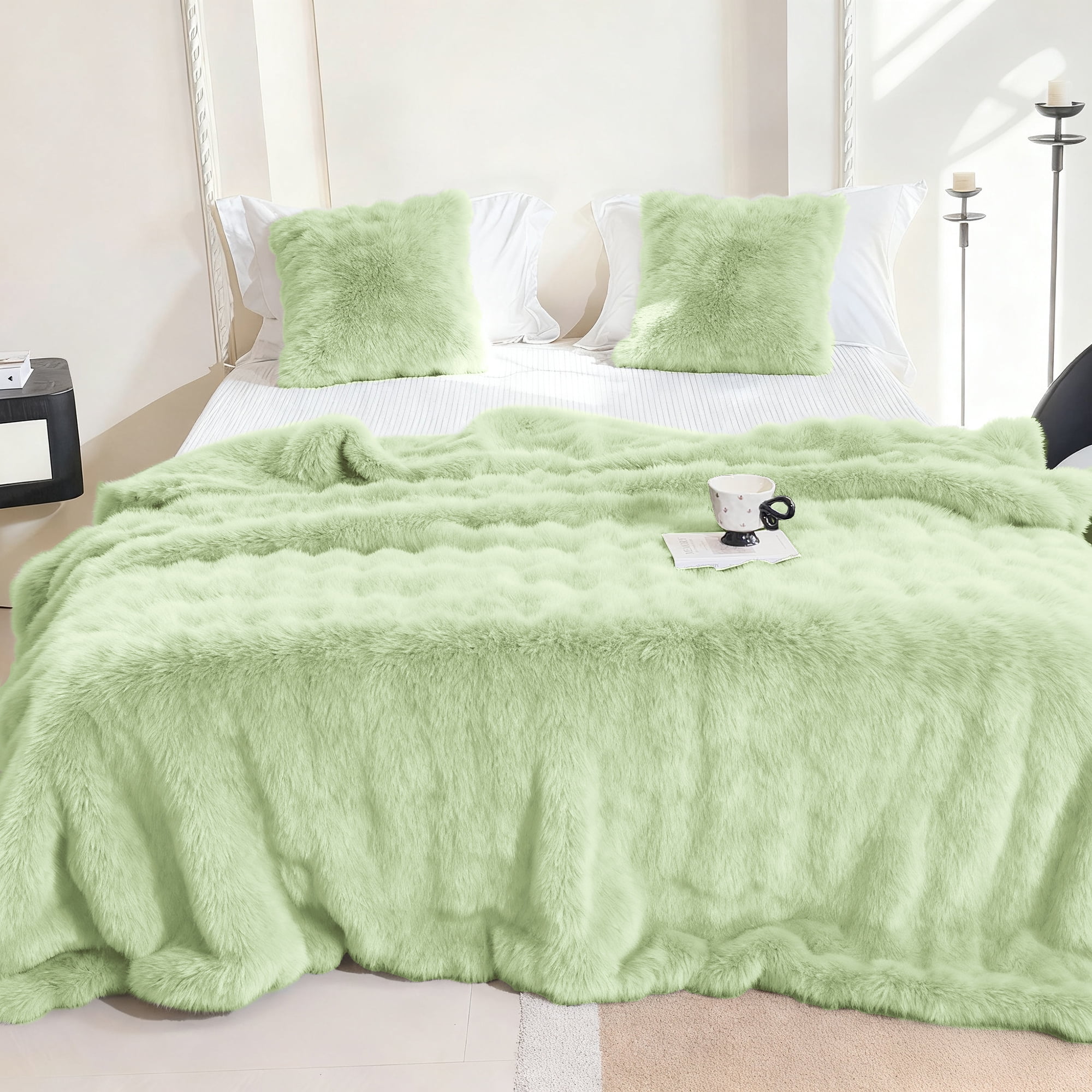 Sanmadrola Throw Blanket Faux Fur for Couch, Fuzzy Soft Plush Thick Bubble Blanket for Sofa Bedroom Living Room 60''x 80'' Green