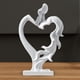 thumbnail image 5 of Figura de pareja besándose, resina, romántica, abstracta, para aniversario. Blanco, 5 of 7