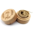 thumbnail image 1 of Caja de madera rústica para anillos de boda, grabada, redonda, para guardar anillos de compromiso y exhibir en ceremonias de propuesta., 1 of 3