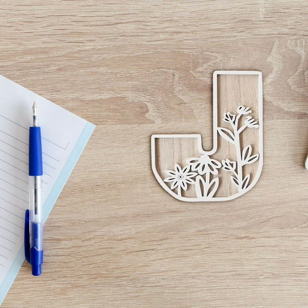 Adorno de madera con forma de flor, letras talladas, artesanía en madera, decoración para el hogar, la cocina, bodas, pared, colgante, decoración de pared, tallado de letras, elegante