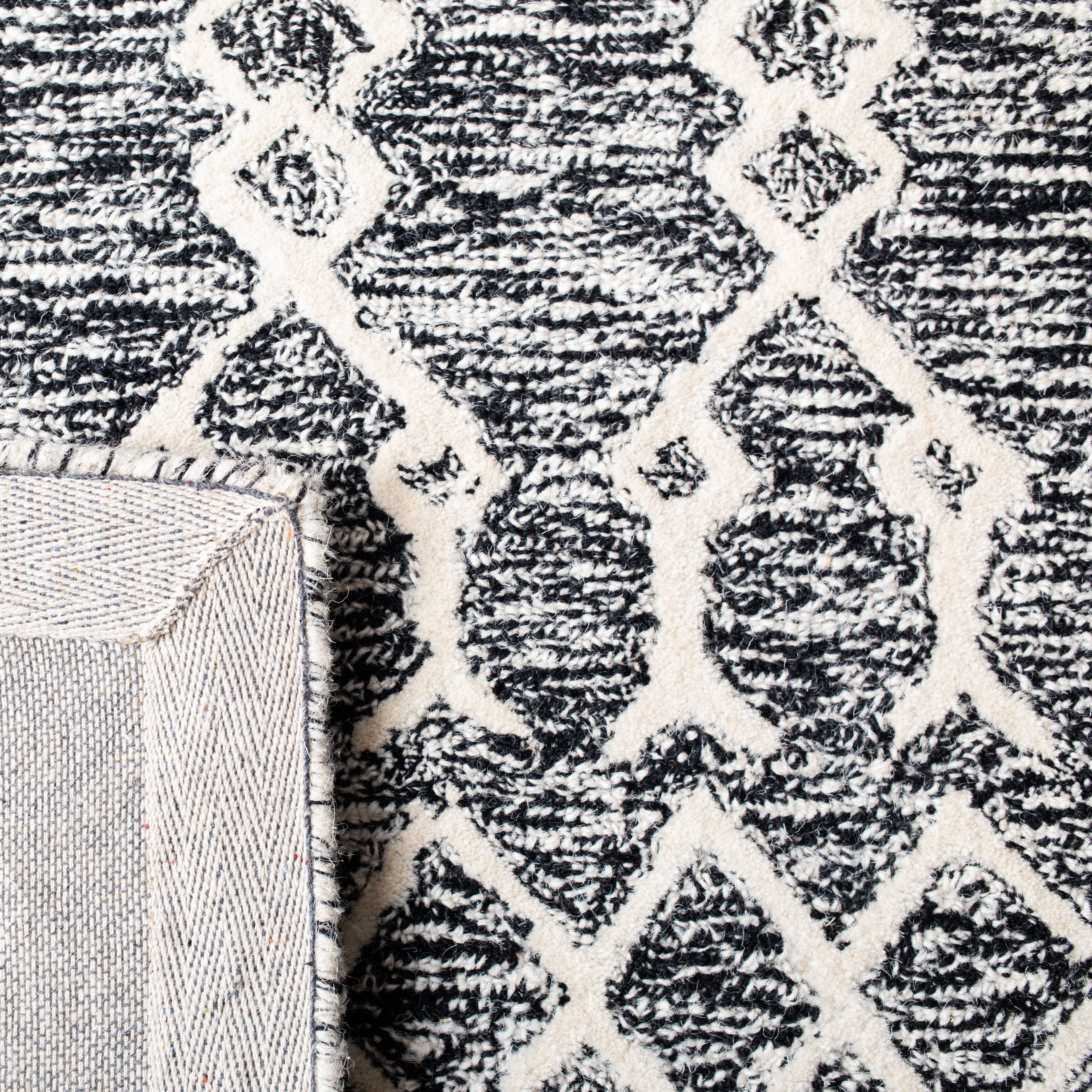 SAFAVIEH Abstract Alastar Geometric Wool Area Rug, Ivory/Black, 6' x 6' Square