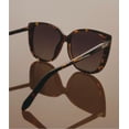 thumbnail image 3 of Gafas de sol Quay Ever After con lentes cuadradas polarizadas para mujer, 3 of 5