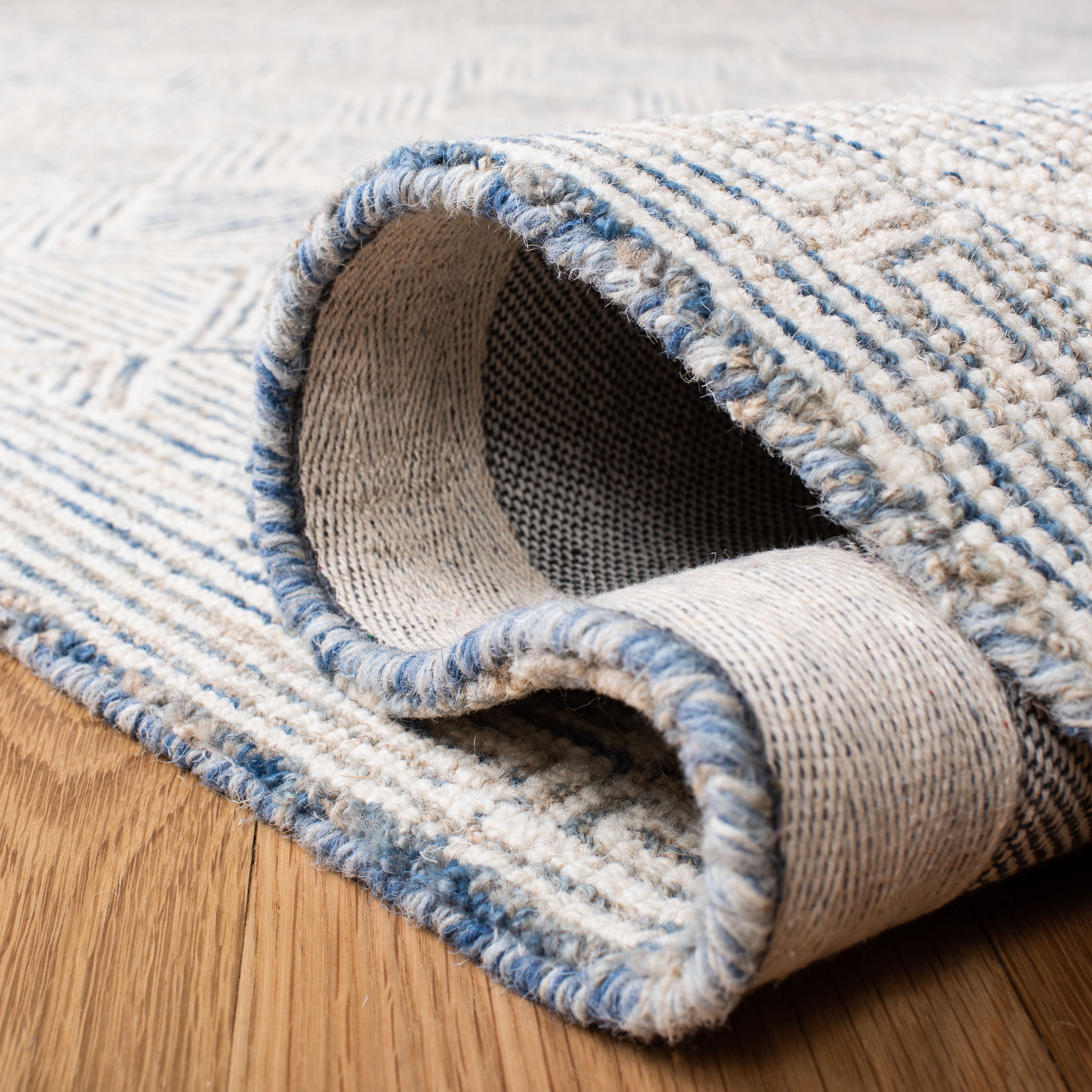 SAFAVIEH Micro-Loop Herbert Geometric Runner Rug, Blue/Ivory, 2'3" x 7'