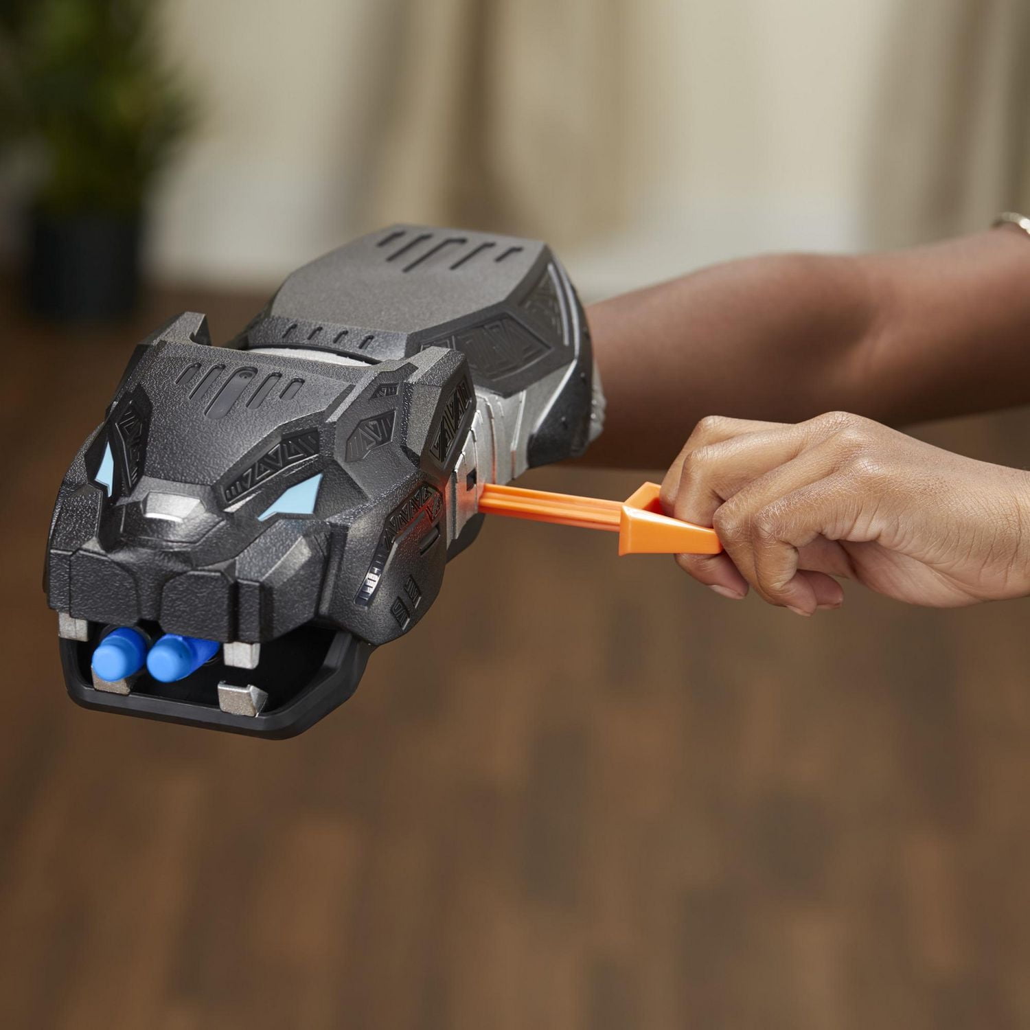 Marvel Black Panther Vibranium Strike Nerf Gauntlet with 3 Nerf Darts, Role Play Super Hero Toy