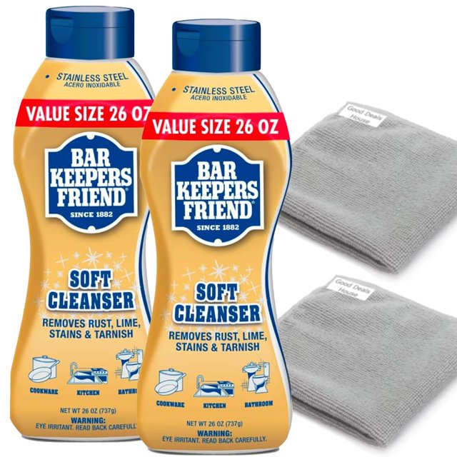 limpiador suave bar keeper's friend de cleaning bundle, 750 ml, x2 paquete con dos botellas de 750 ml (26 oz) de Bar Keepers Friend Soft Cleanser en vista frontal y dos toallas de microfibra grises 16 x 12 pulg.; etiquetas amarillas con tapa azul indican uso en cocina, acero inoxidable y baño; también adecuado para limpiar accesorios pequeños como grifos y encimeras.