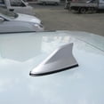 thumbnail image 2 of Antena de aleta de tiburón universal para coche, señal de radio AM FM, antena decorativa para techo El 17x7.5x6cm, 2 of 8