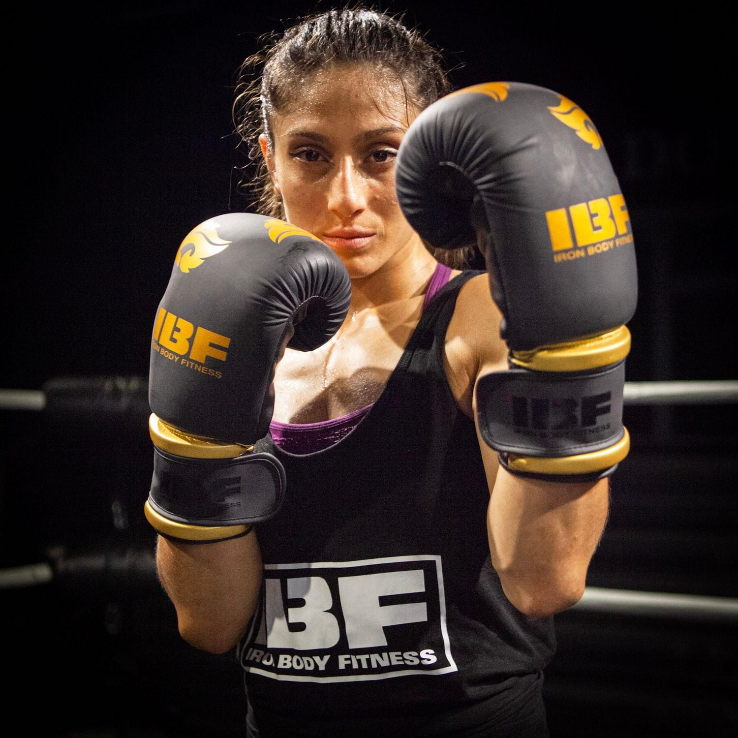 Gants de boxe serie thaï d'IBF - 12 once. - Noir et dorées