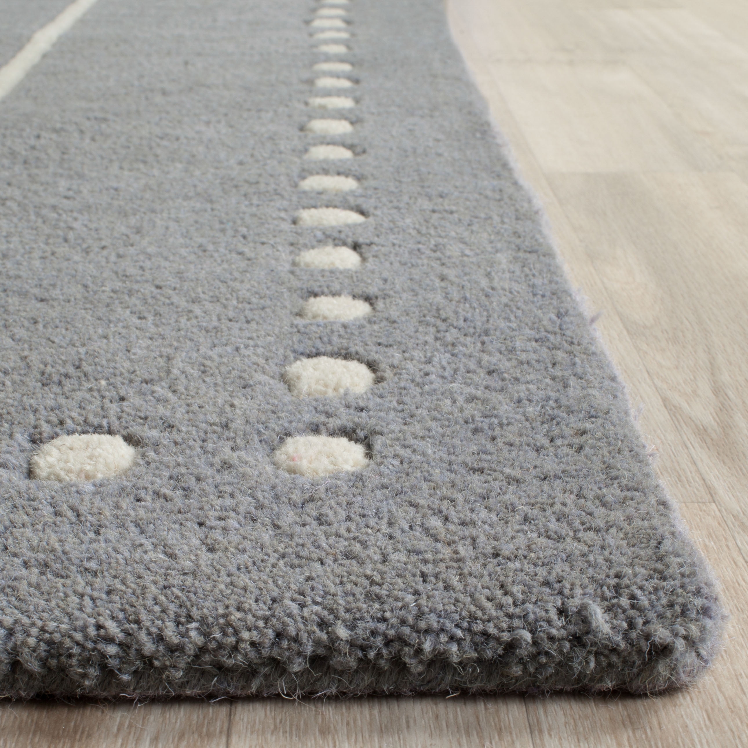 SAFAVIEH Bella Danita Plain Dotted Bordered Wool Area Rug, Silver/Ivory, 5' x 5' Square