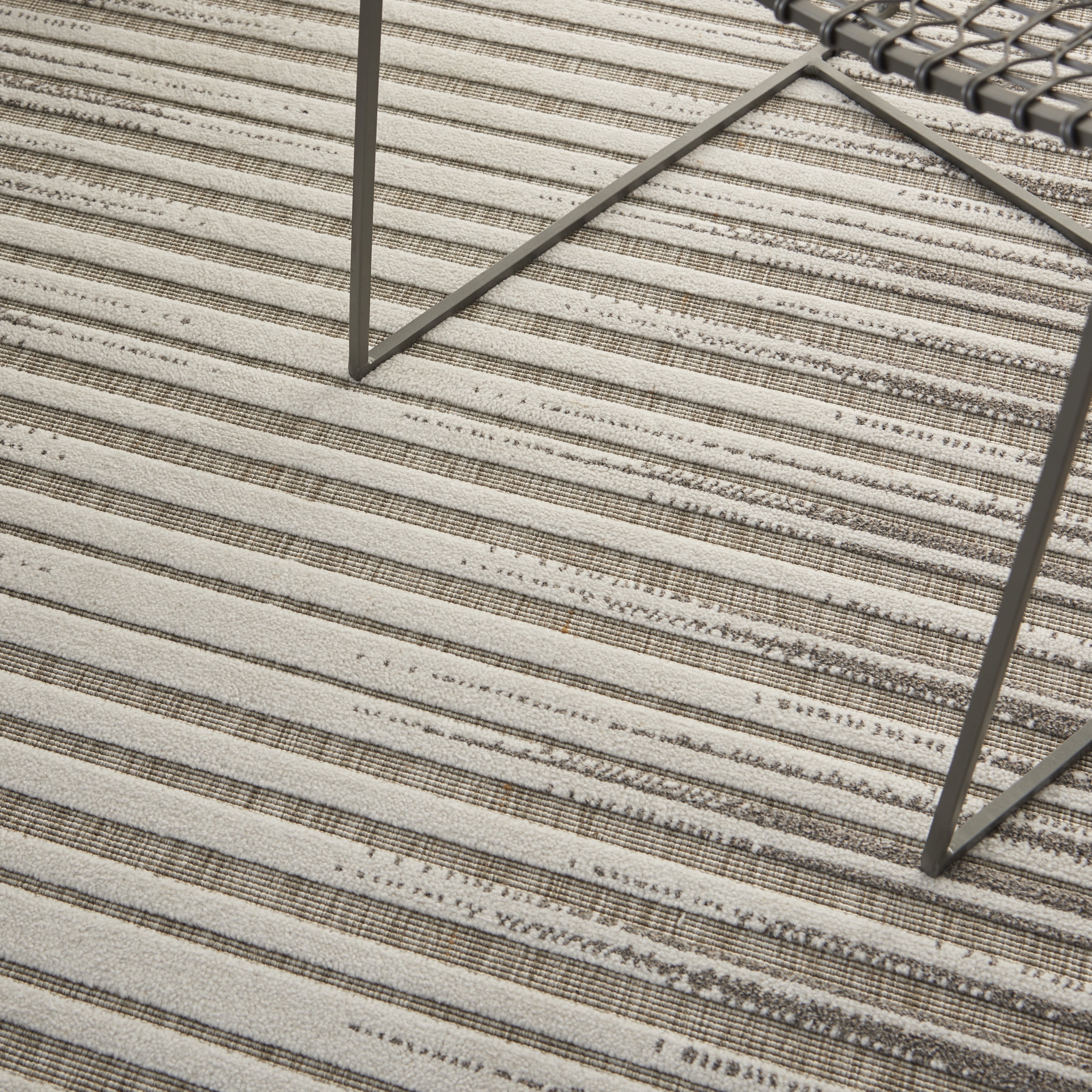 Nourison Calobra Beach Lt Grey 4' x 6' Area Rug, (4x6)
