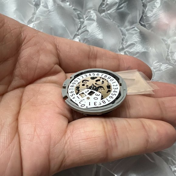 Mouvement de Montre 24.0 x 27.6mm Mouvement à Quartz Remplacement pour Epson TMI YM04 YM04A