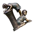 thumbnail image 1 of Naiovety Estatua de jardín para niño y niña, baño de agua de resina, escultura para besar, decoración de , figurita, adornos de flores, Decoración del hogar Agua potable, 1 of 6