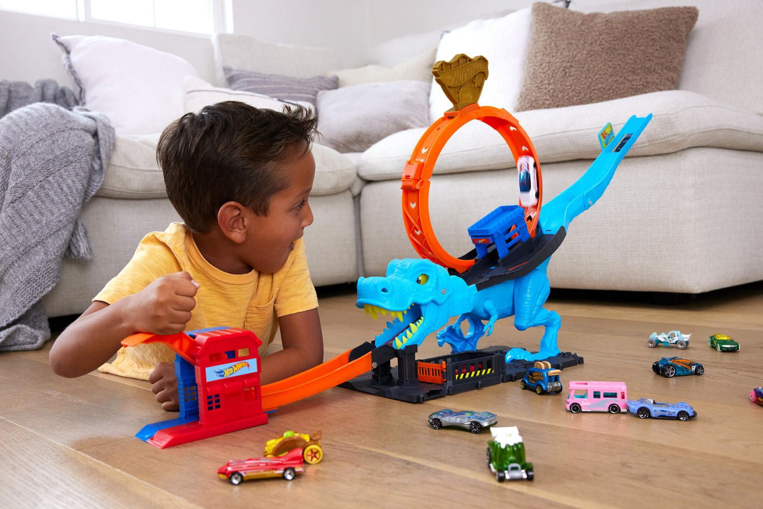 Hot Wheels City T-Rex Dinosaur Chomp-Down Track Set with a Huge Loop & 1:64 Scale Toy Car for Age 3 - 5