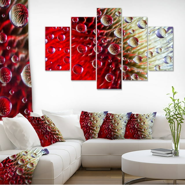 Fleur Rouge Colorée dans des Gouttes de Pluie - Grande Oeuvre Florale sur Toile