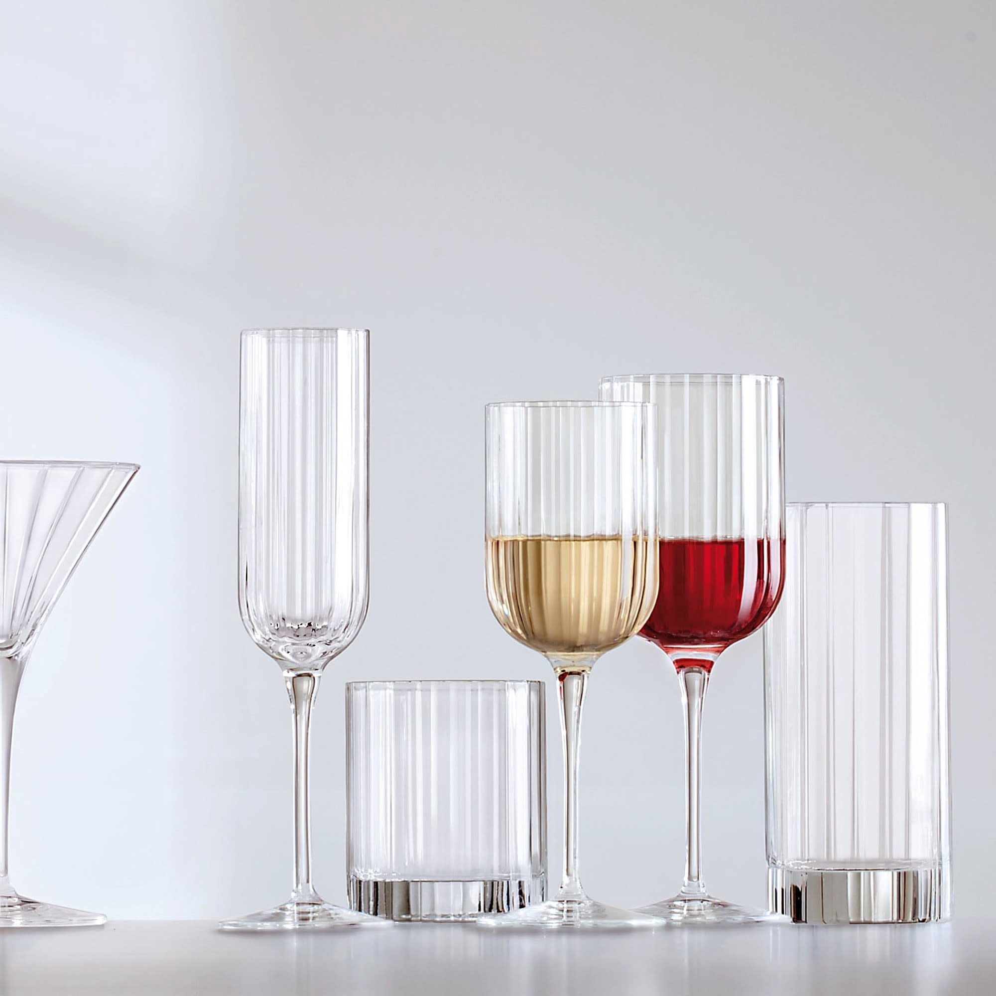 Luigi Bormioli Bach 13.5 oz Red Wine Glasses, Set of 4 - Titanium Reinforced Stem, Made of SON-hyx Crystal - Sinuous Design Mixed Drink Glass - Made in Italy, Dishwasher Safe