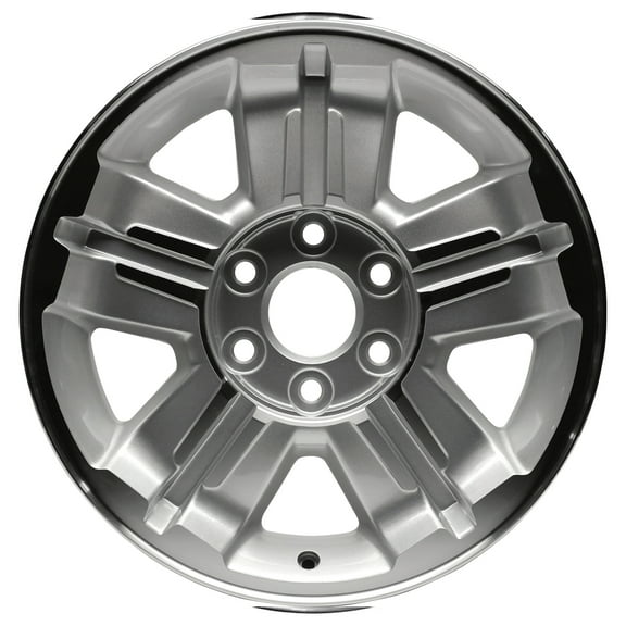 Pre-Owned Original Equipment Machined and Painted Silver Aluminum Wheel 18 x 8 19149104 fits 2007-2013 Chevrolet Avalanche (Good)
