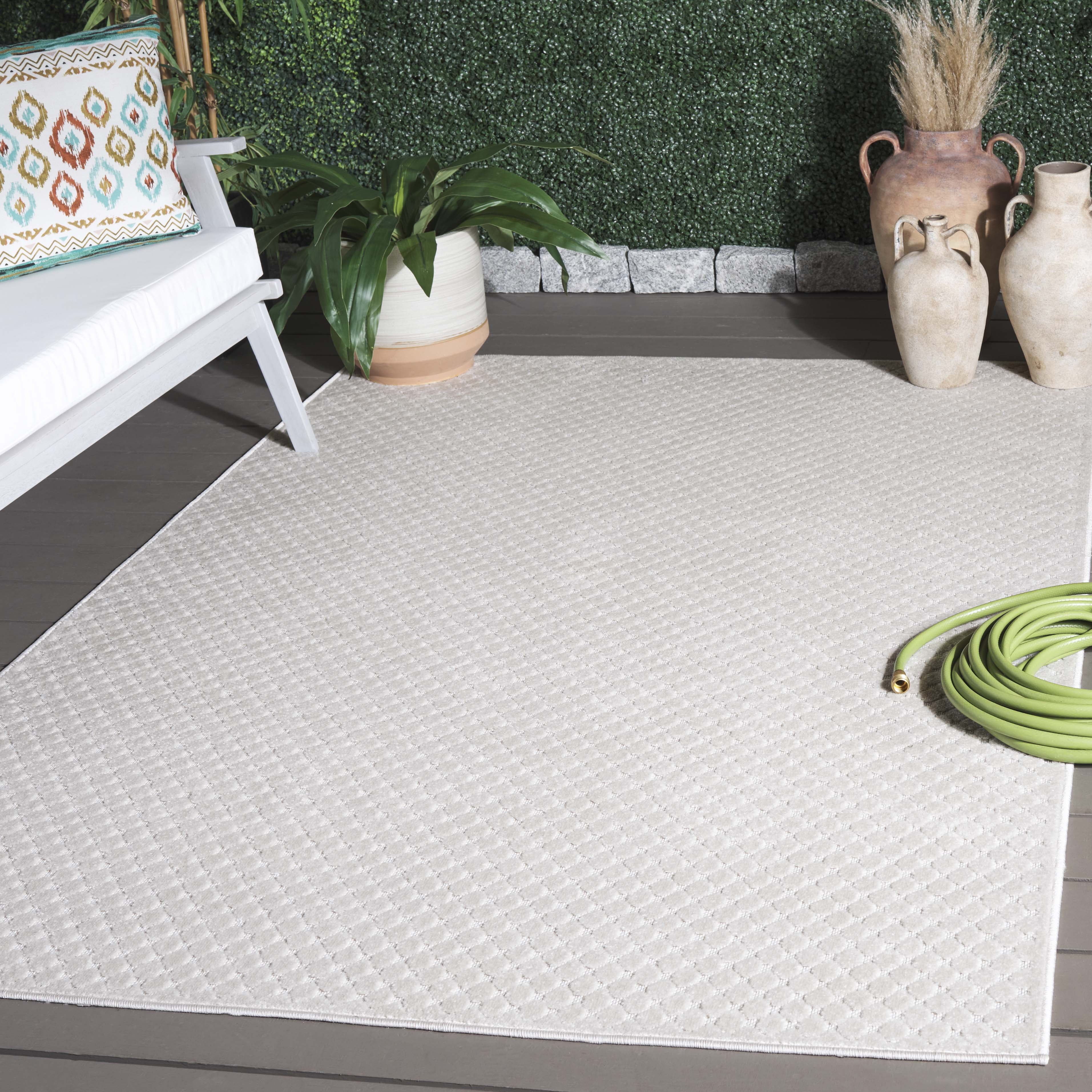 SAFAVIEH Stella Rosheen Geometric Indoor/Outdoor Area Rug, Ivory, 4' x 6'