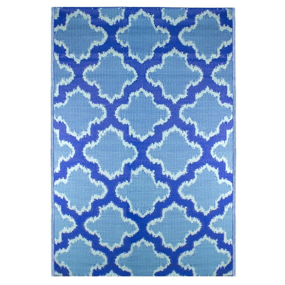 Northlight 4' x 6' Blue Quatrefoil Rectangular Outdoor Area Rug