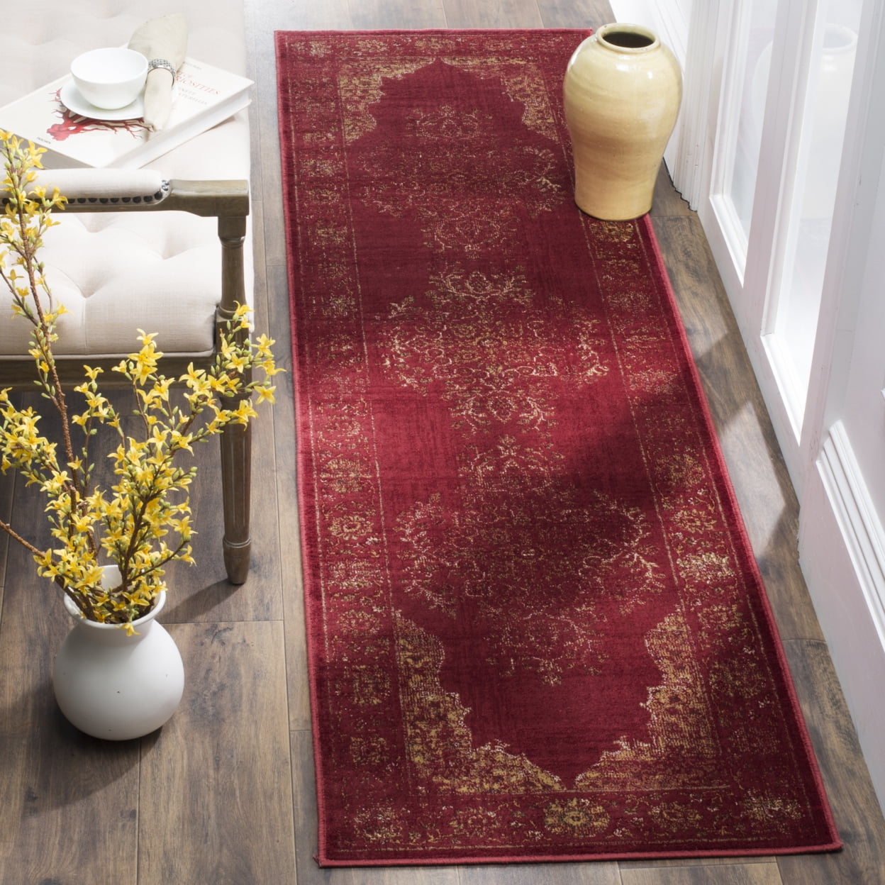 SAFAVIEH Vintage Winthrop Traditional Area Rug, Rose, 4' x 5'7"