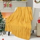 thumbnail image 5 of Manta Suave y Cálida Color Amarillo Navideño para Siesta | Ideal para Sofá Cama, Camping y Festivales | 130 X 100 Cm | 1 Unidad | Poliéster | 300 G, 5 of 7