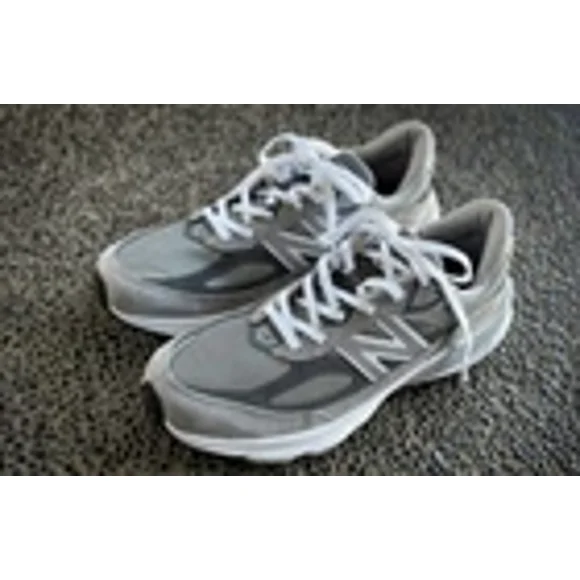 Size Women’s 7.5 - New Balance 990 V6 Made in USA