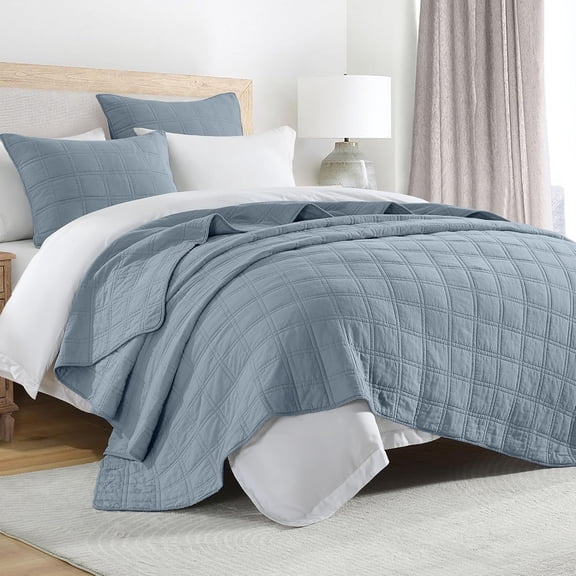 100% Cotton Quilt Set King Size in Adriatic Blue with Geometric Pattern and 2 Shams