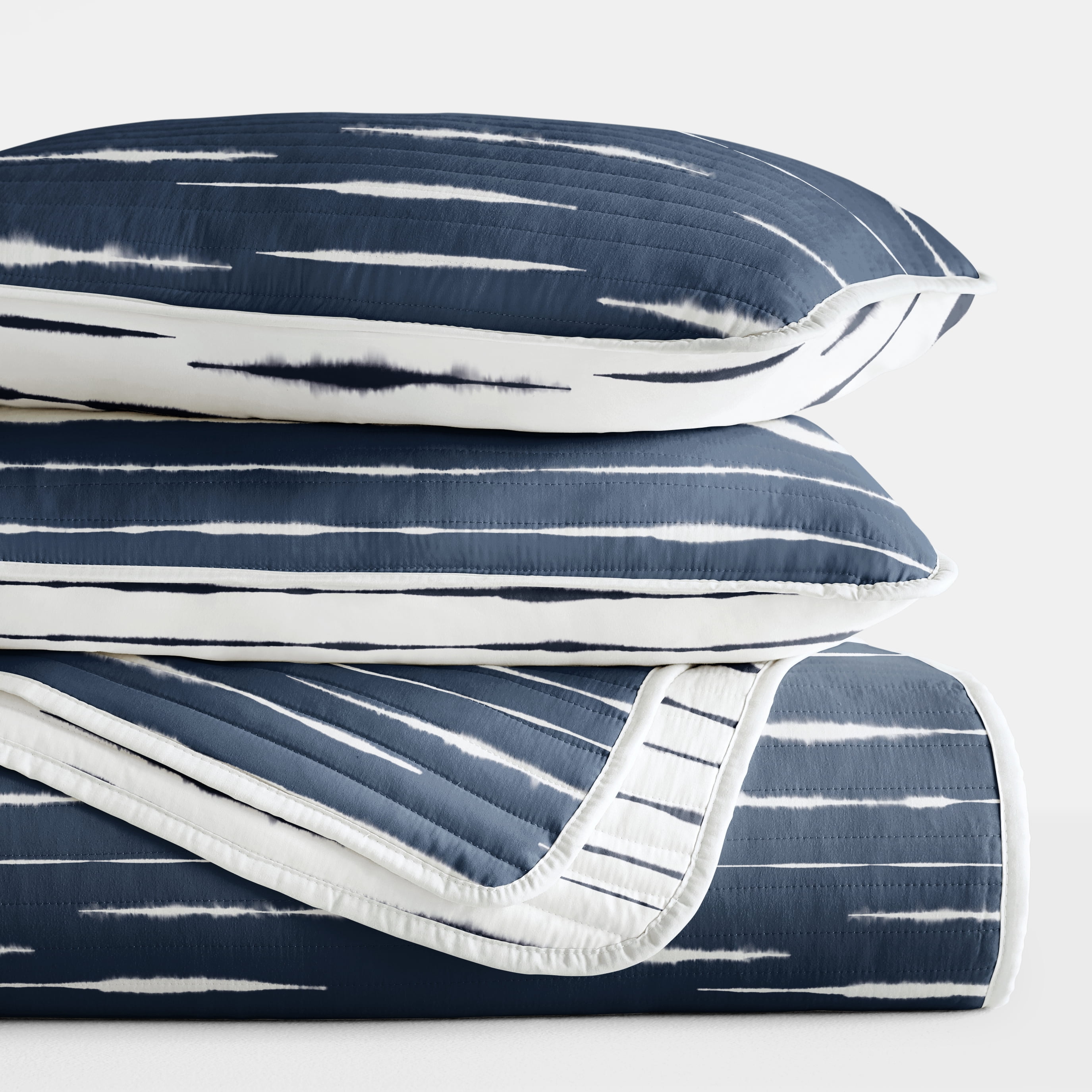 Lightweight Reversible Quilt Sets in Navy Horizon Patterned Coverlet for King/Cal King Size Beds by Comfort Canopy