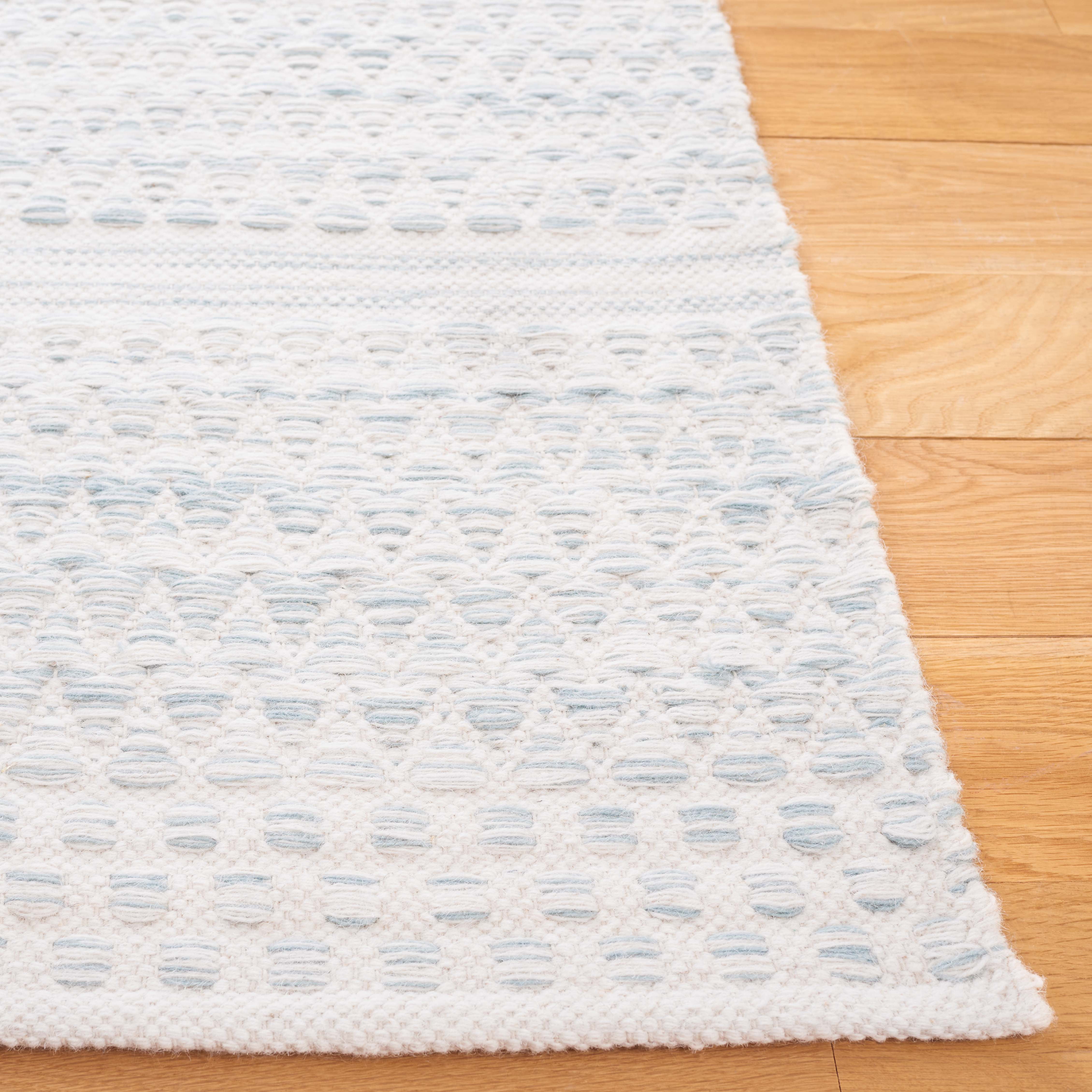 SAFAVIEH Kilim Blazhe Tribal Area Rug, Ivory/Light Blue, 4' x 6'