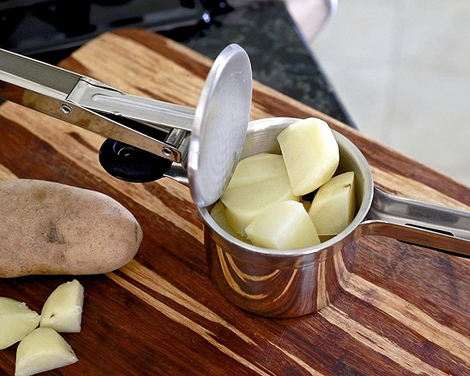 Potato Masher，Ergonomic Potato Masher，Heavy Duty Not Easy to Bend Potato  Ricer, Potato Masher Hand, Stainless Steel Masher Kitchen Tool, Ricer for  Mas,Kitchen Utensils