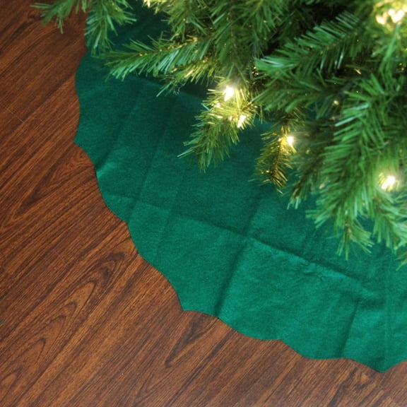Northlight 38" Pine Green Scalloped Edge Round Christmas Tree Skirt