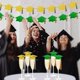 thumbnail image 3 of Banner de graduación Sincero Estamos orgullosos de ti Dr. Hat decoración fiesta graduación, 3 of 5