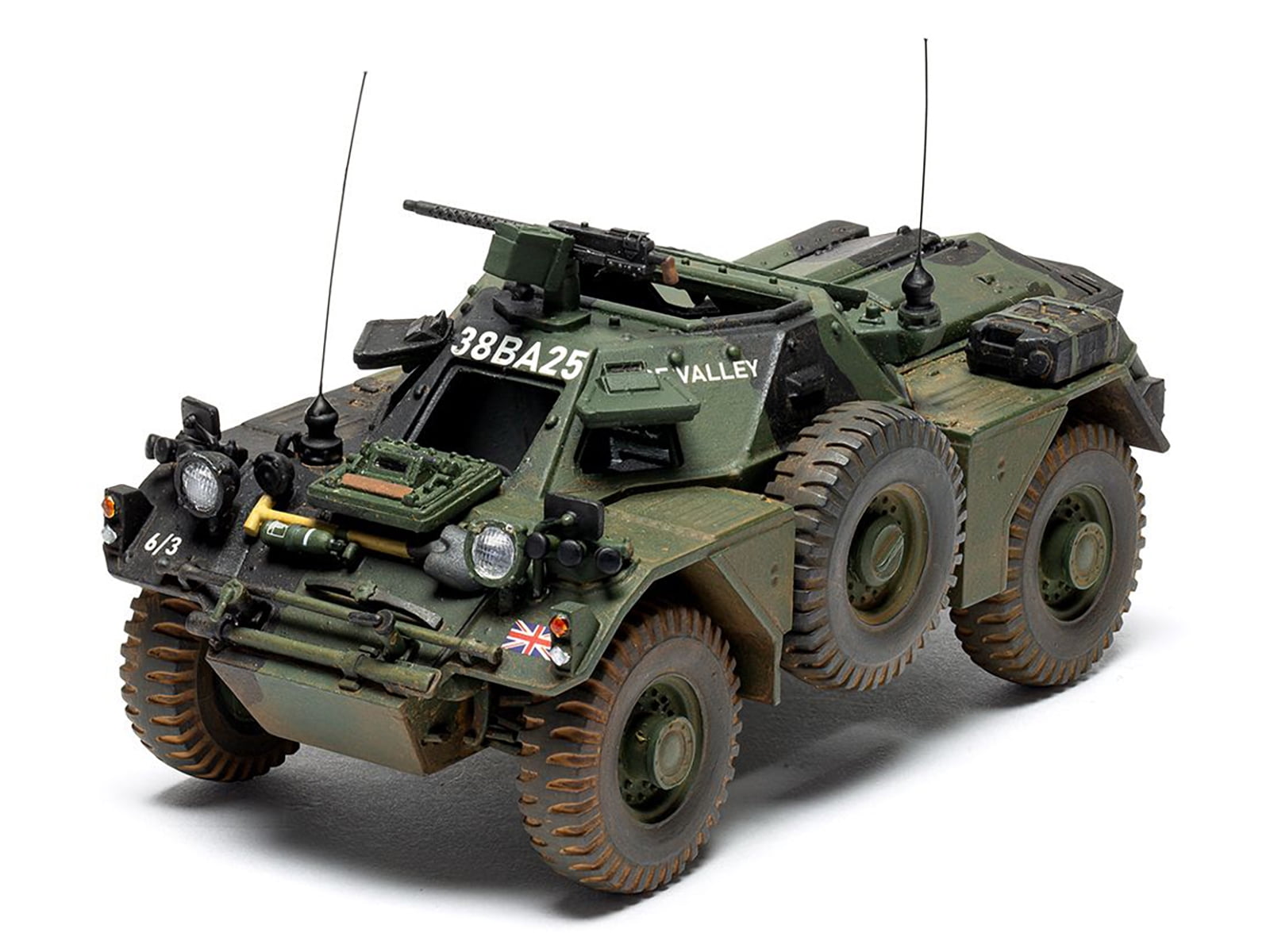Level 2 Model Kit Ferret Scout Mk.1 Armored Car with 3 Scheme Options 1/35 Plastic Model Kit by Airfix