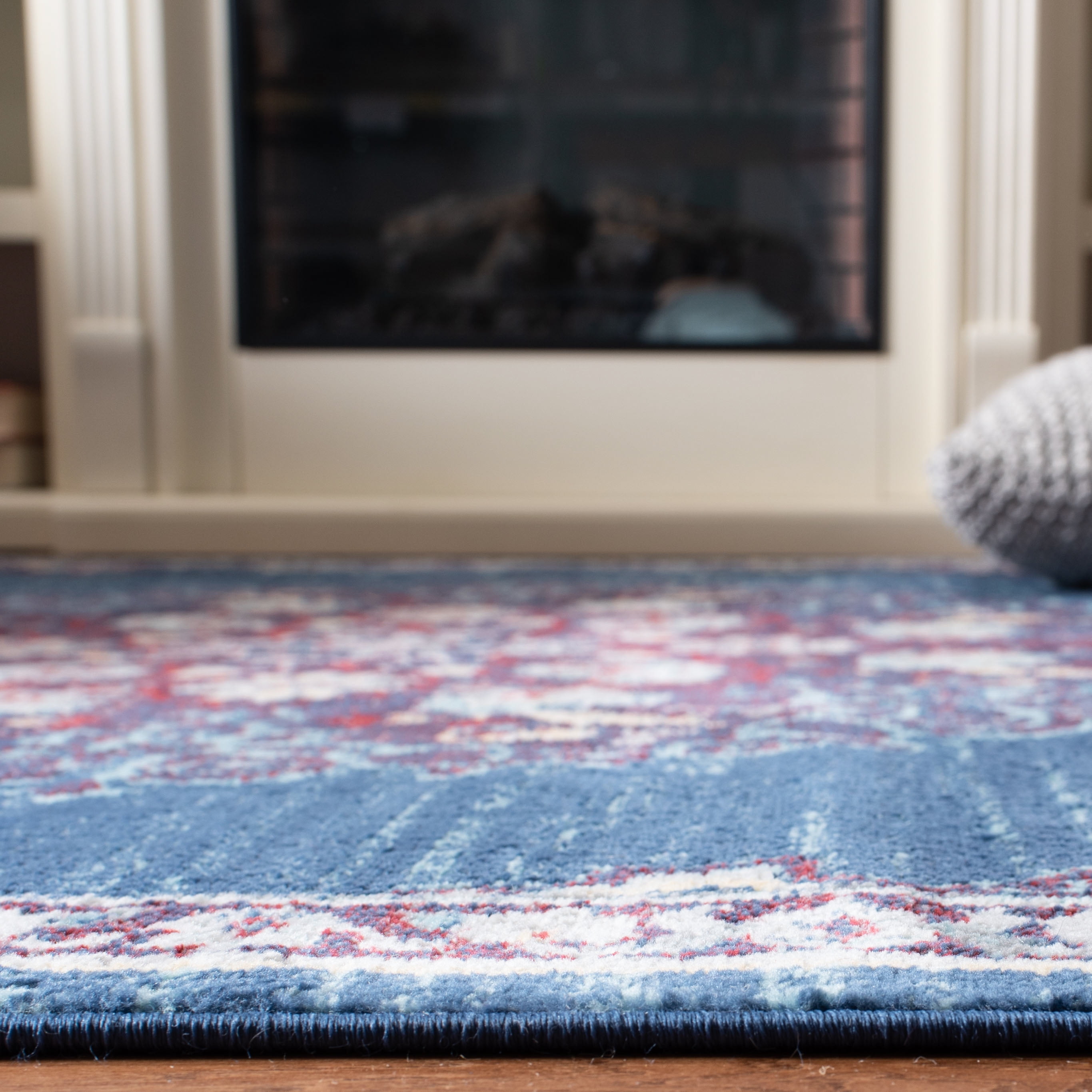 SAFAVIEH Brentwood Cahal Oriental Area Rug, Navy/Burgundy, 5' x 5' Square
