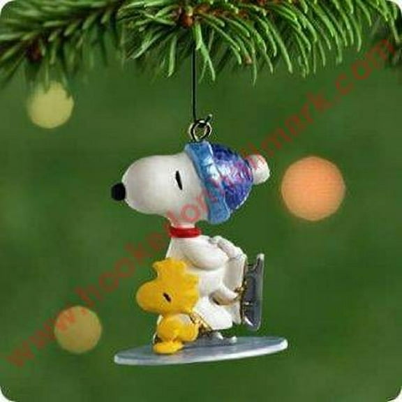 Hallmark Ornament 2001 Winter Fun with Snoopy #4 - Miniature