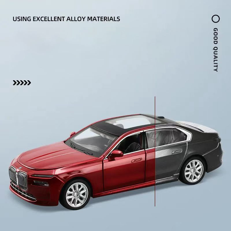 CHUNYAN 1:32 BMW I7 G70 M70L Alloy Miniature Car Diecast Metal Scale Car Model Sound&Light Collection Children Toy Car Vehicle Gifts