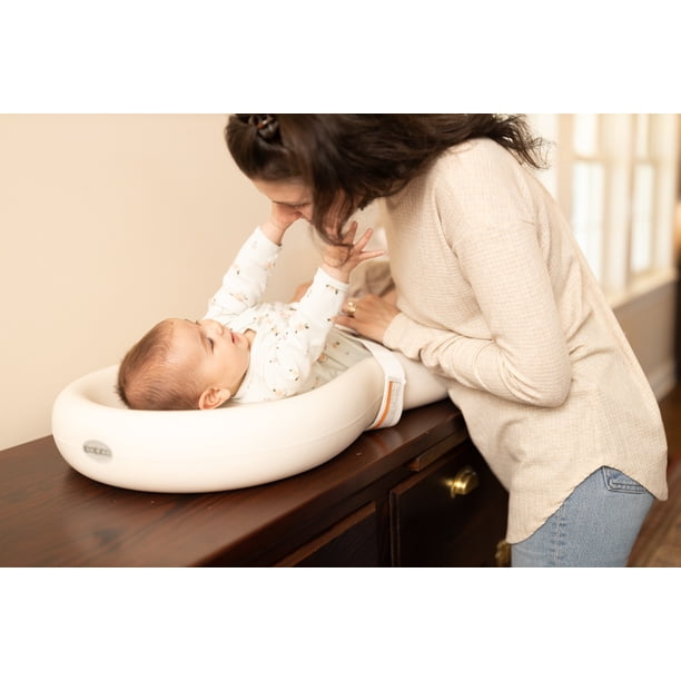 Keekaroo Baby Infant Peanut Changer, Vanilla - Clean, Safe Diaper