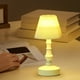 thumbnail image 4 of Mini luz nocturna LED | Diseño de jacinto y líneas finas | Lámpara de mesa a pilas para dormitorio, escritorio y habitación infantil | Luz decorativa de brillo suave, 4 of 5