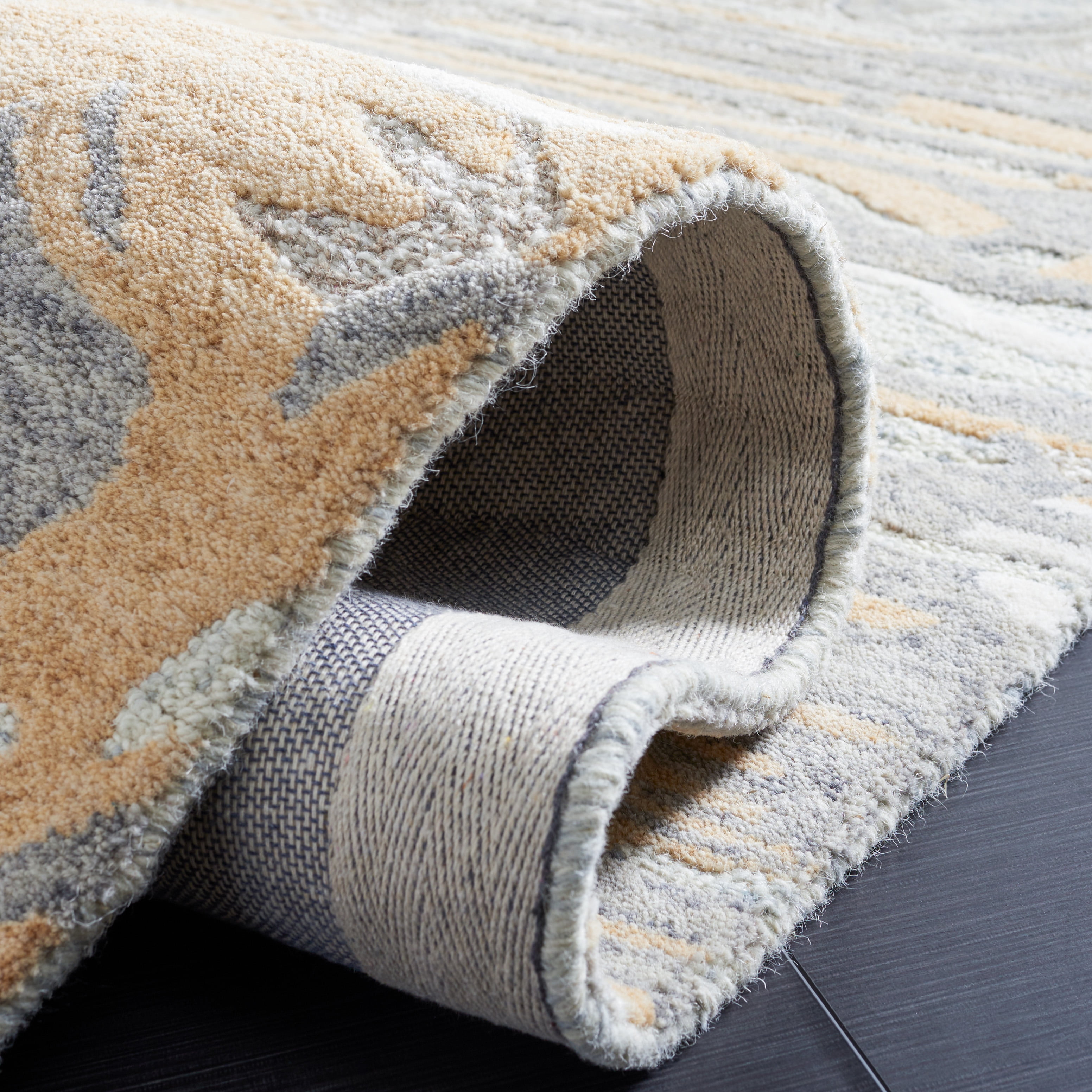 SAFAVIEH Metro Mirjana Distressed Area Rug, Natural/Gold, 4' x 6'