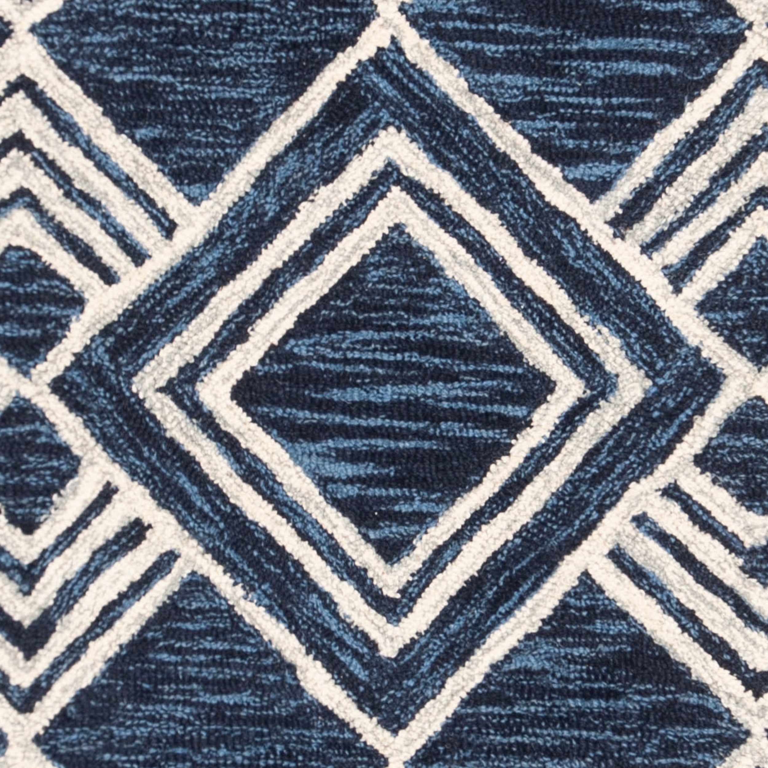 SAFAVIEH Micro-Loop Floral Diamond Trellis Wool Runner Rug, Navy/Ivory, 2'3" x 7'